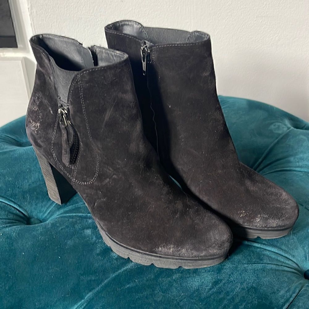 PAUL GREEN SZ 9 black sued zip up booties